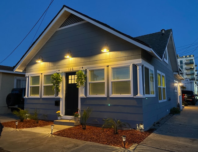 Photo - 124 E 7th St