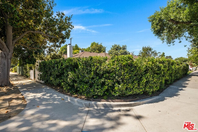 Photo - 1400 W Clark Ave