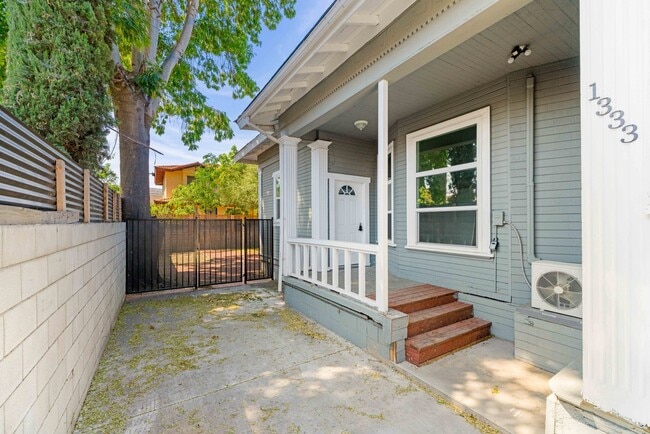 Building Photo - 1331-1333 S Park Ave