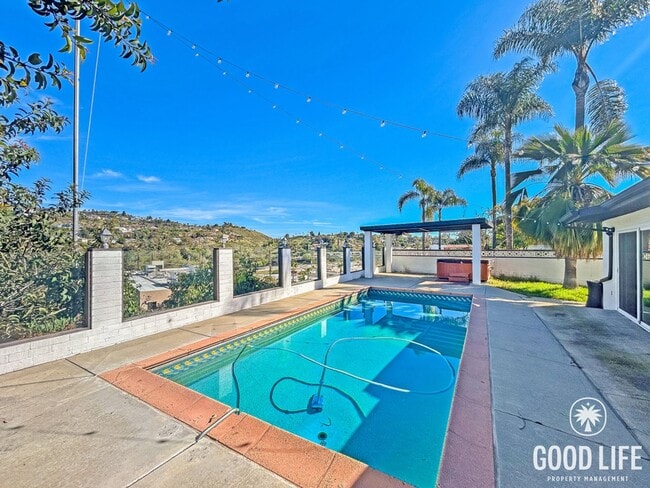 Building Photo - Beautiful 3B 2BA Home w/ Pool, Spa, and AC!