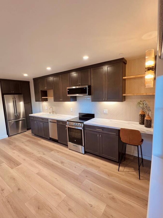 Building Photo - 608 Montana Ave