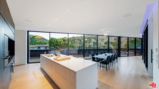 Photo - 1907 N Beverly Dr