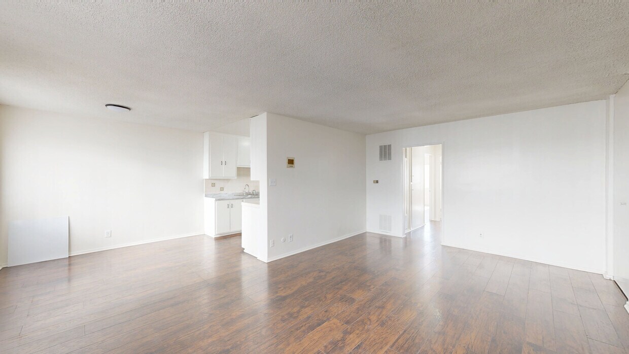 3D Tour - 740 S. St. Andrews Place