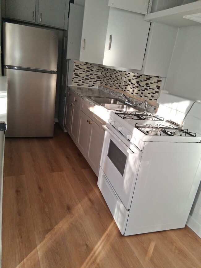 Photo - 1548 N Kingsley Dr