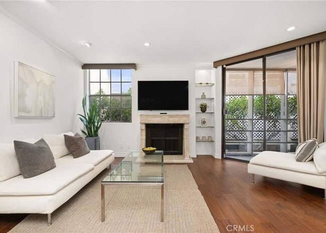 Building Photo - 750 N Kings Rd Unit #120