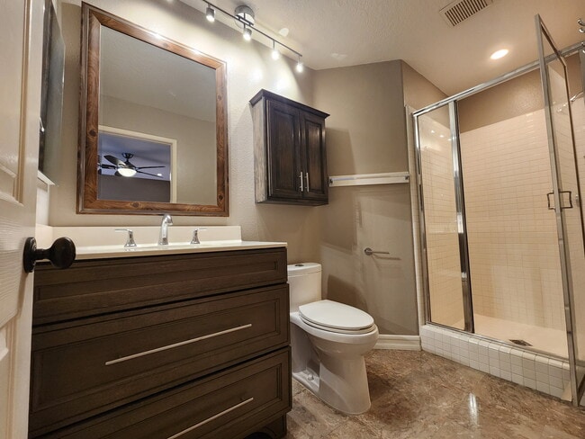 Master bathroom - 8040 E Snapdragon Ln Unit 8040 E Snapdragon Lane
