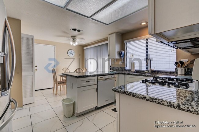 Photo - 67 Silkberry