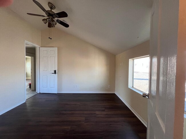 Building Photo - 507 Rose Ave