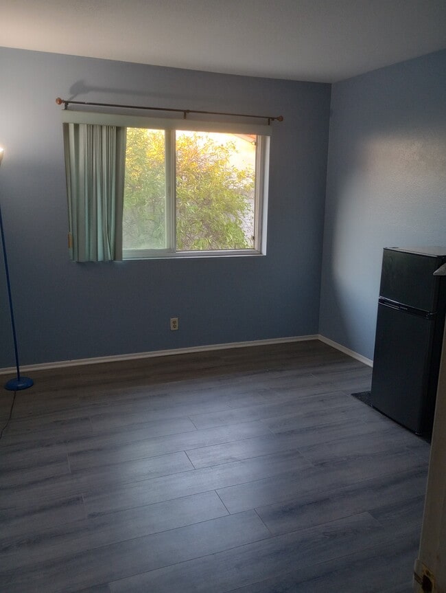 Building Photo - 202 Armstrong Dr