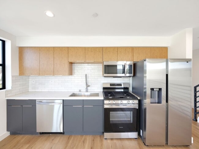 Photo - Massive 4 & 5 Bed Luxury Townhomes Unit #1858 1/2
