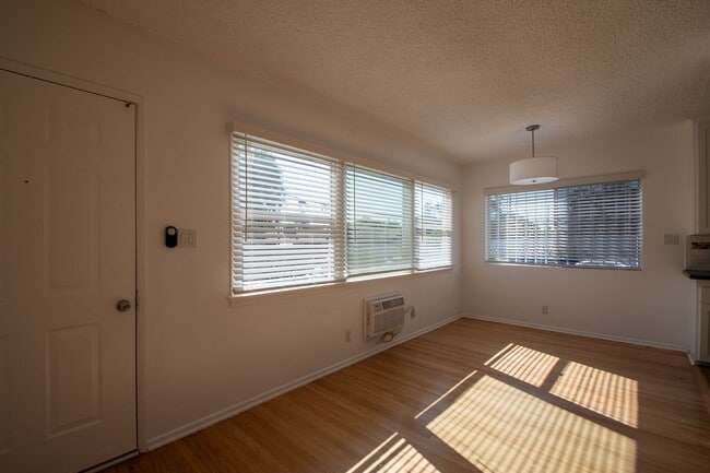 Photo - 5915 Fair Ave Unit 5913