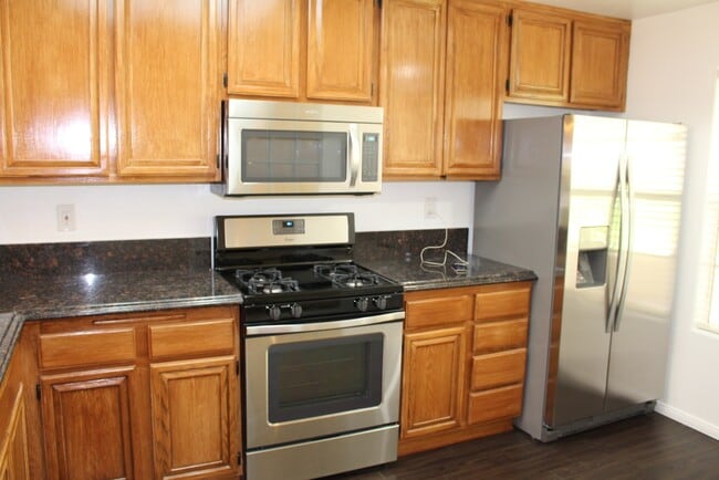Kitchen - 415 Townsquare Ln Unit 127