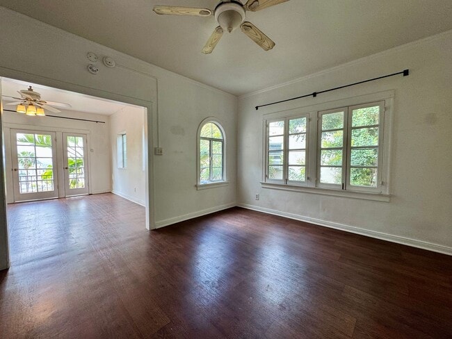 Building Photo - 1920s Spanish courtyard building in the Ho... Unit 1985 N Whitley Ave ACTIVE Rental