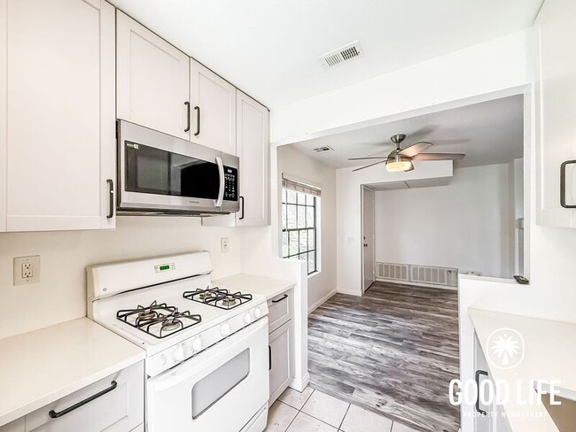 Photo - 10303 Azuaga St Unit 15