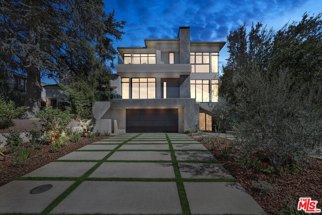 Photo - 318 S Medio Dr