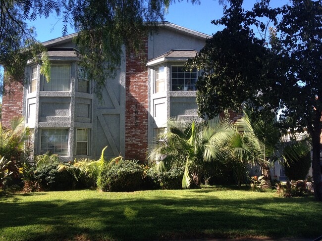 Building Photo - 1825 Keeler St Unit apartment D