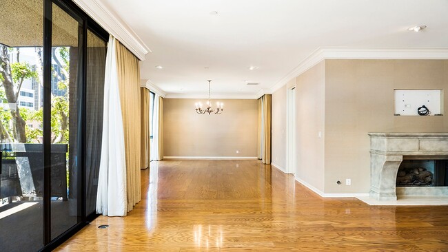 Photo - Elegant living in the heart of Beverly Hills