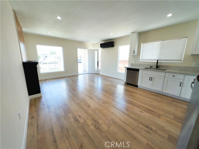 Photo - 614 W 84th St