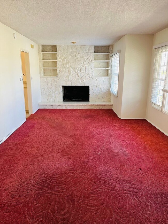 Photo - Charming 3 bedroom 2 bathroom house!