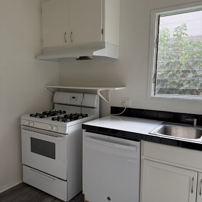 Photo - 1550 Hayworth Ave Unit Apt 6