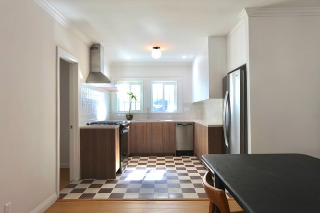 Photo - 859 N Mansfield Ave