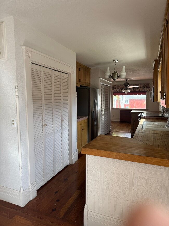 Photo - 105 E Olive Ave