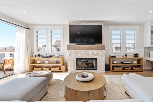 Photo - 815 Crest Dr