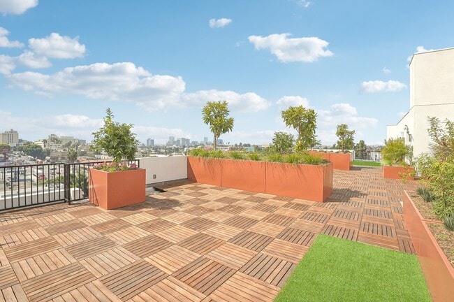 Building Photo - 224 N Alvarado St Unit 402A Rental