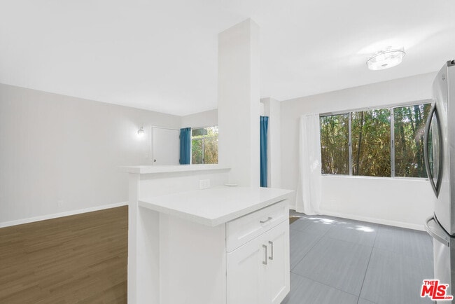 Photo - 2488 Beachwood Dr