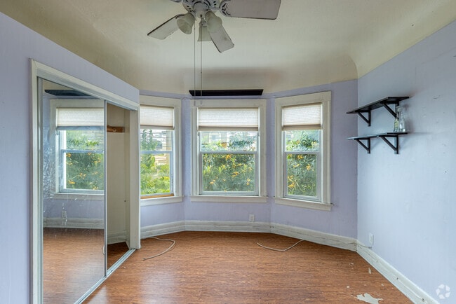 Building Photo - 4604 Lexington Ave Unit 4604 Rental