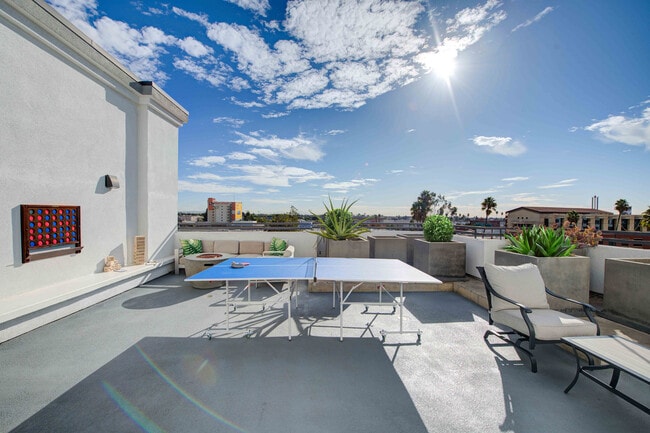 Icon Plaza POI-2-2 - Icon Plaza