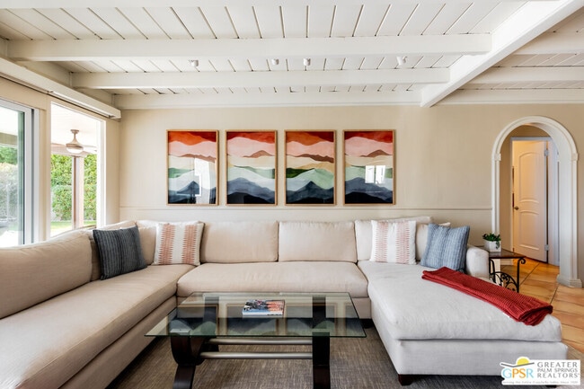 Photo - 477 E Vía Colusa