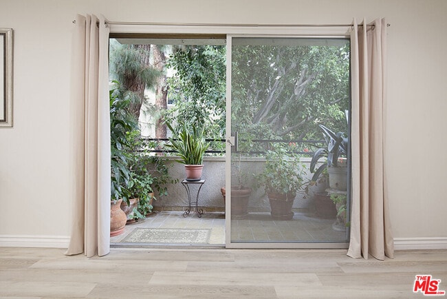 Photo - 6708 Hillpark Dr Unit 202