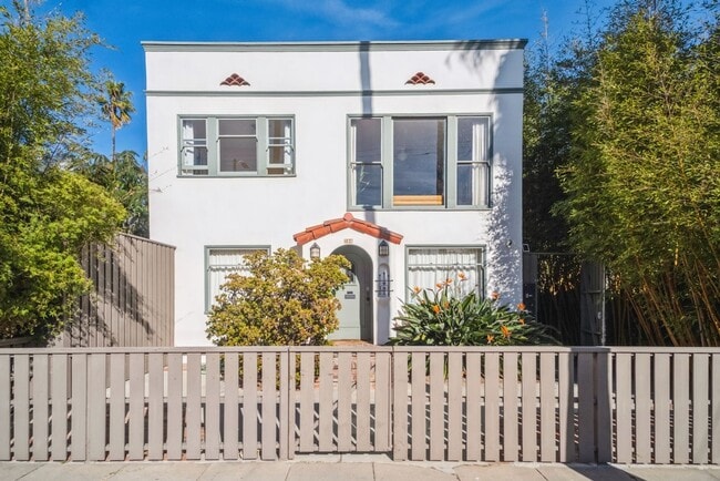 Building Photo - ***Charming One Bedroom in Venice*** Unit 708 6th Ave