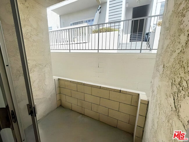 Photo - 1323 S Carmelina Ave Unit 104
