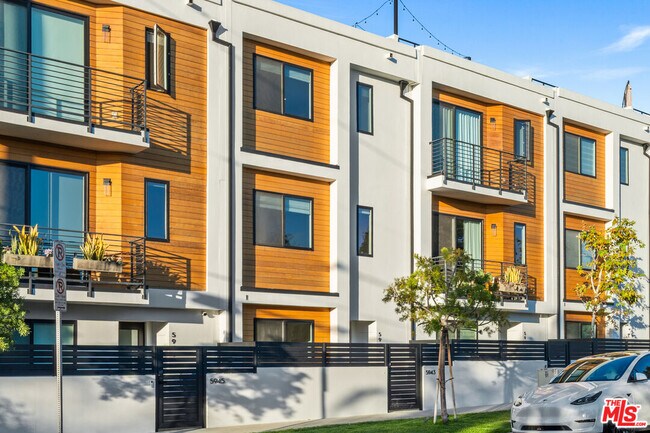 Photo - 5943 Pickford St