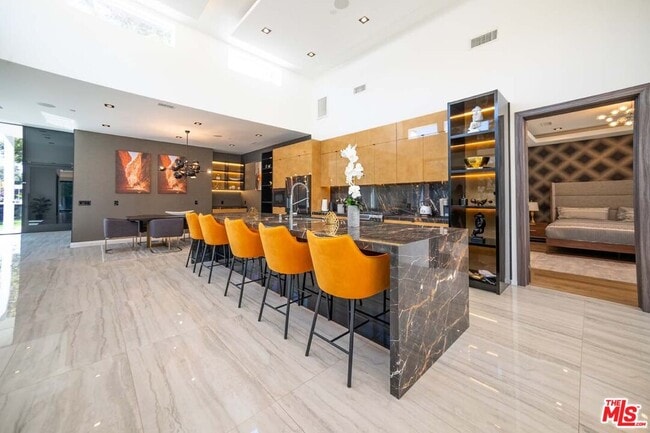 Photo - 11658 Morrison St