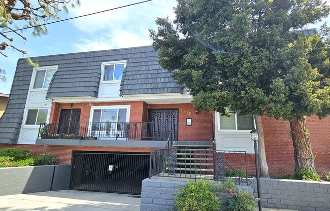 Spectacular 3 Bdr, 3 Bath Tri-Level Townho... - Spectacular 3 Bdr, 3 Bath Tri-Level Townho... House