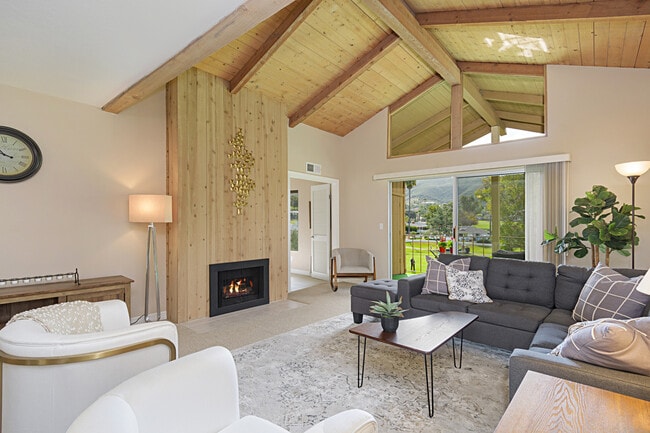 Building Photo - 1880 Fairway Cir Dr Unit 1880