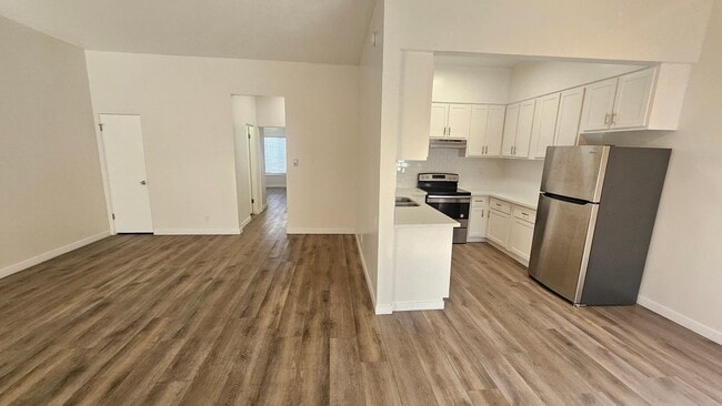 Photo - 1860 N Mariposa Ave Unit 2