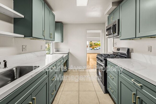 Photo - 911 Civic Center Dr