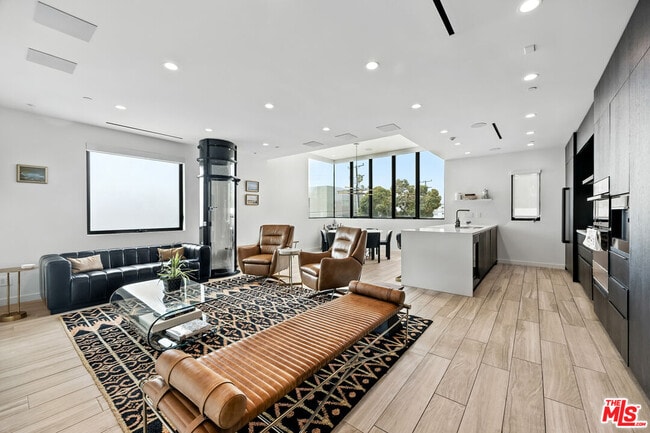 Photo - 1126 Broadway