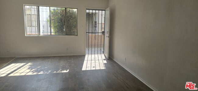 Photo - 2630 S La Salle Ave Unit 5