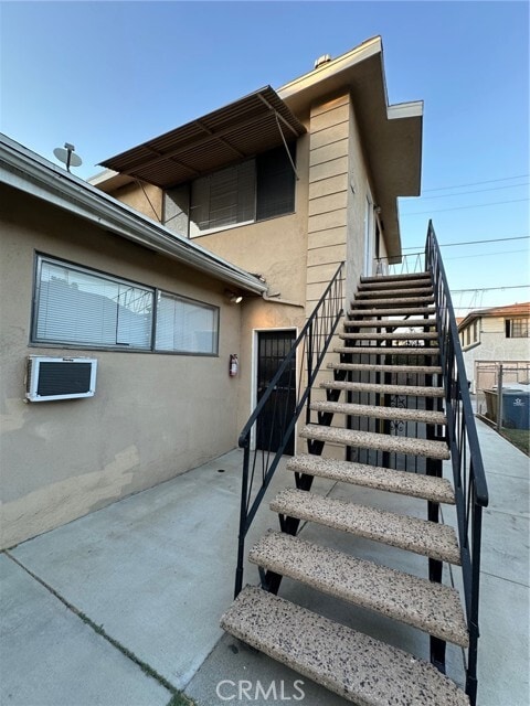 Photo - 114 S 6th St Apartment Unit B