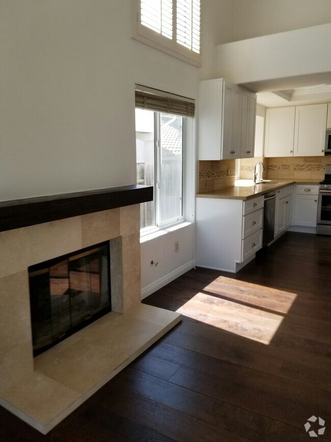 Building Photo - 10121 Greenleaf Rd Rental