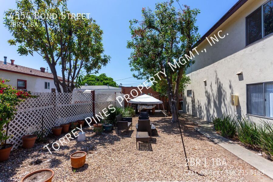 Photo - 4554 Bond St
