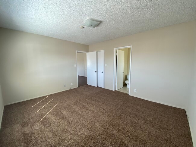 Bedroom - Unit 10 (2nd floor) - The Frontier