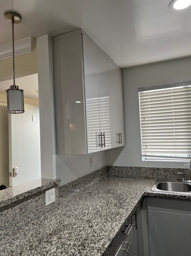 Photo - 522-528 N Alexandria Ave