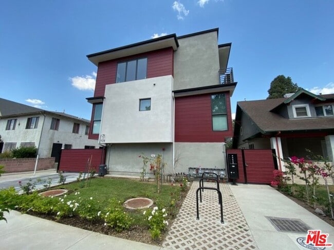Building Photo - 1129 W 37th St Unit 2