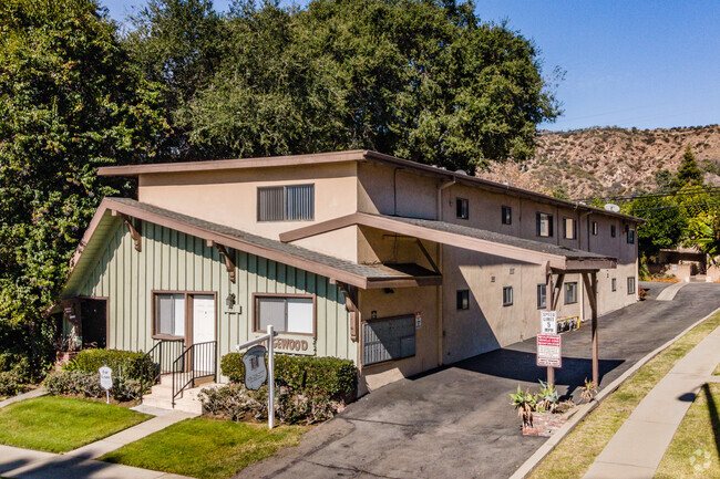 Ridgewood Apartments - Ridgewood Apartments